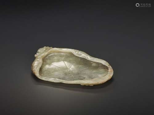 A SMALL MOTTLED JADE WASHER, QING