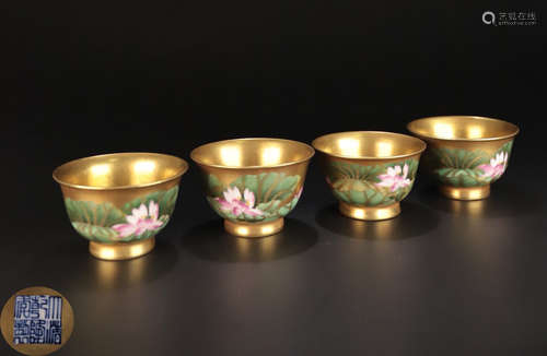 SET GILT BRONZE FAMILLE ROSE FLOWER PATTERN CUP