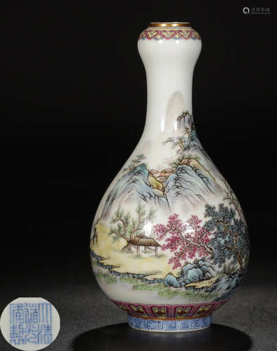 A FAMILLE ROSE GLAZE LANDSCAPE PATTERN VASE