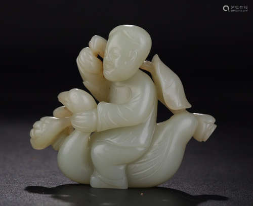 A HETIAN JADE CARVED CHILD&GOOSE SHAPED PENDANT