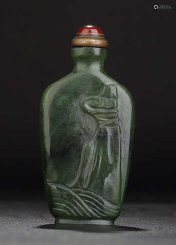 A HETIAN JADE CARVED CARP PATTERN SNUFF BOTTLE