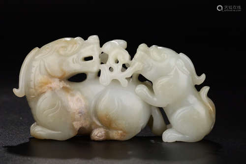 A HETIAN JADE CARVED DRAGON SHAPED PENDANT