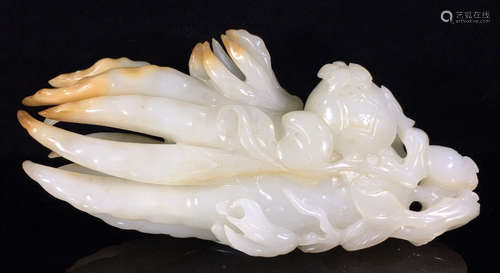 A HETIAN JADE CARVED CHAYOTE SHAPED PENDANT