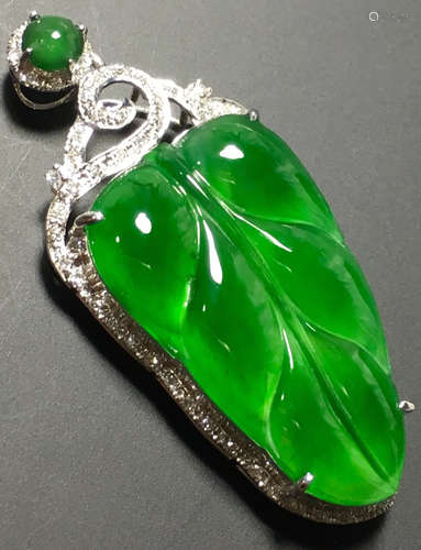 A GREEN JADEITE CARVED LEAF PENDANT, TYPE A