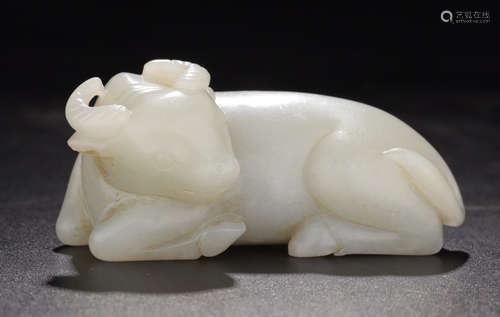 A HETIAN WHITE JADE CARVED COW SHAPED PENDANT