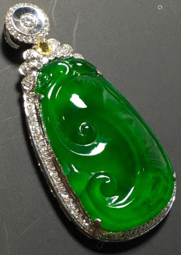 A GREEN JADEITE CARVED AUSPICIOUS PENDANT, TYPE A