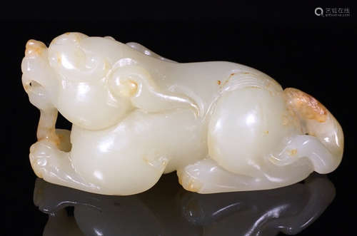 A HETIAN JADE CARVED BEAST SHAPED PENDANT