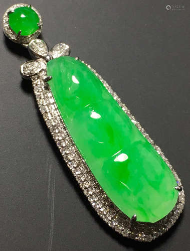 A GREEN JADEITE CARVED BEANS PENDANT, TYPE A