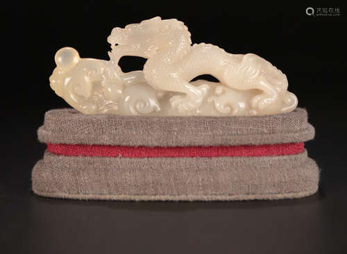 A FURONG STONE CARVED DRAGON SHAPED PEN SHELF