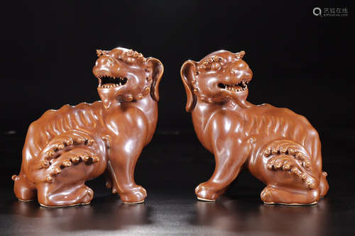 A PAIR OF ZIJIN GLAZE ORNAMENTS SHAPED AS LION