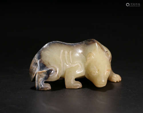 AN OLD JADE BEAR SHAPED ORNAMENT