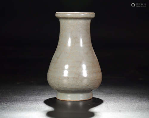 A GUAN GLAZE SMALL VASE