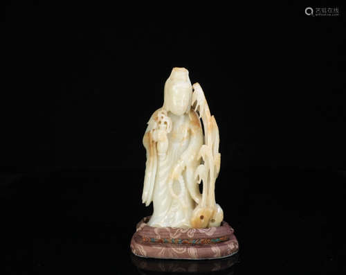 A HETIAN JADE GUANYIN BUDDHA FIGURE