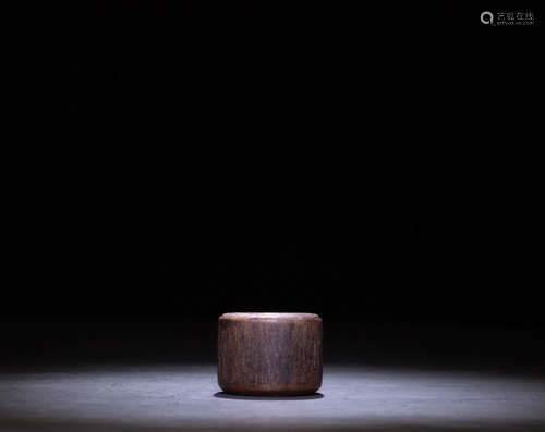 A CHENXIANG WOOD THUMB RING GILDED WITH SILVER