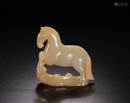 A HETIAN JADE HORSE ORNAMENT