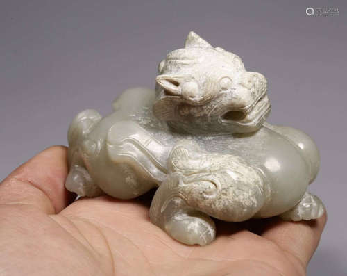 A BEAST OLD JADE ORNAMENT