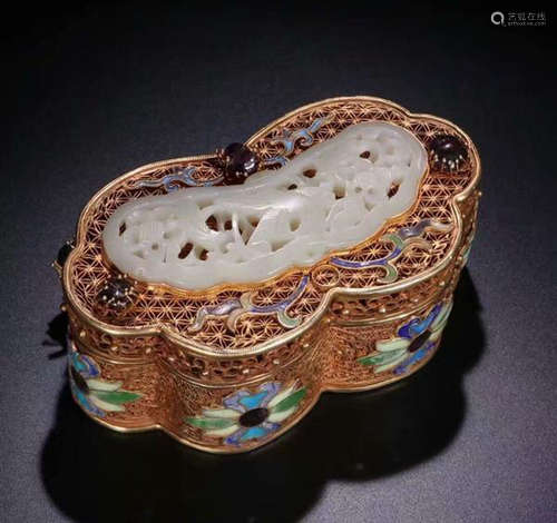 A GILT SILVER BOX EMBEDED HETIAN JADE&TOURMALINE