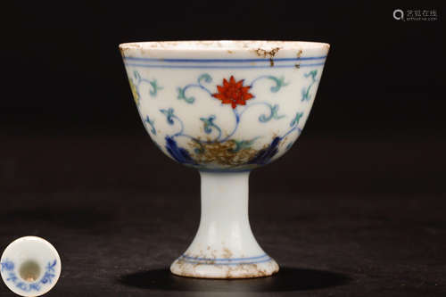 A CHENGHUA MARK PORCELAIN COLORFUL LOTUS HIGH-LEG CUP