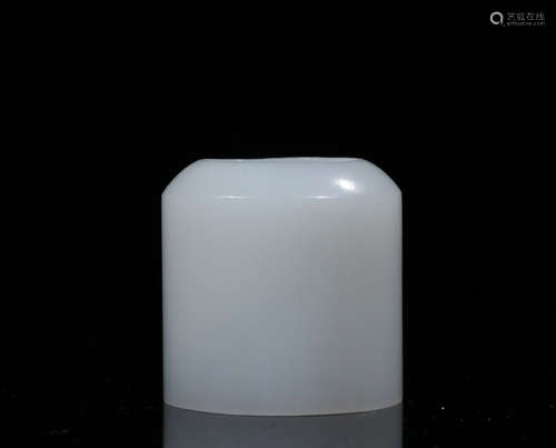 A WHITE HETIAN JADE THUMB RING