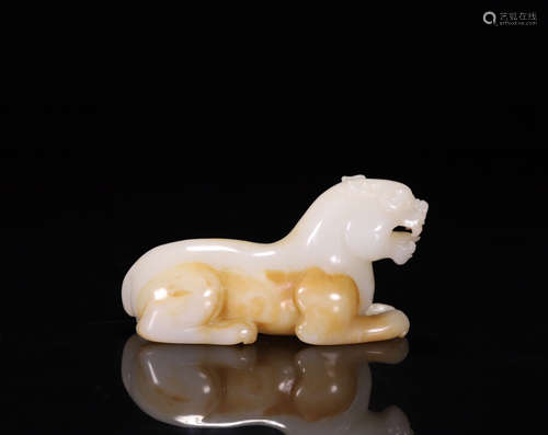 AN OLD HETIAN JADE BEAST ORNAMENT