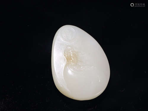 A HETIAN JADE PENDANT OF GUANYIN