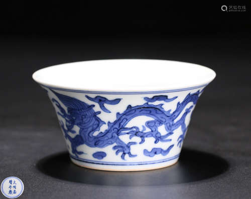 A JIAJING MARK B&W CUP PAINTED DRAGON PATTERN