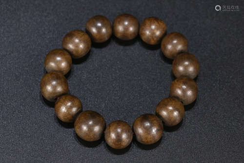 A NATURAL CHENXIANG WOOD BRACELET