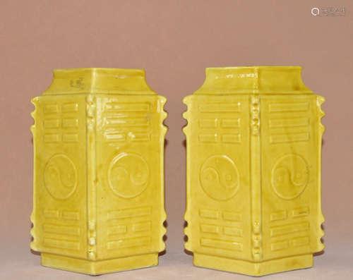 A PAIR OF YELLOW GLAZE VASES (WITH CRACK)