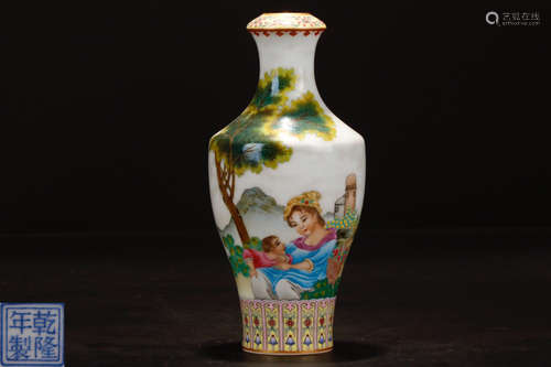 A QIANLONG MARK FAMILLE PORCELAIN VASE PAINTED FIGURE