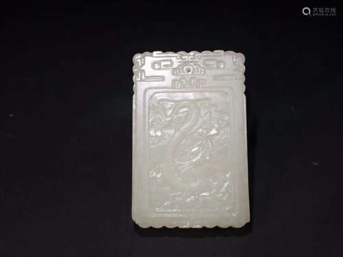 A HETIAN JADE CARVED DRAGON PATTERN PENDANT