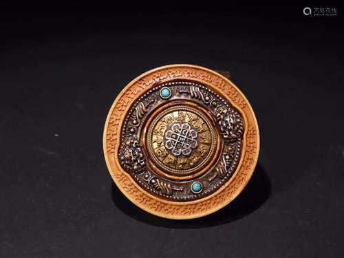 A GILT BRONZE CASTED ZODIAC PATTERN PENDANT