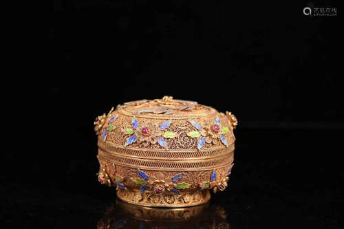 A GILT SILVER FILIGREE FLOWER PATTERN BOX