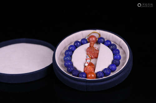 A LAZULI CARVED BEADS STRING BRACELET