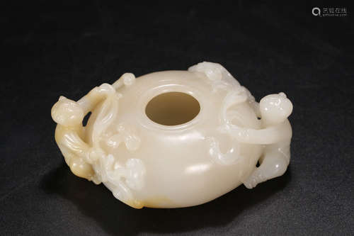 A HETIAN JADE CARVED CHILDERN PATTERN PEN WASHER