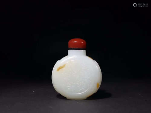 A HETIAN JADE CARVED BEAST PATTERN SUNFF BOTTLE