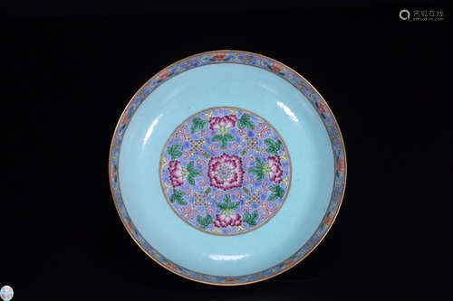 A FAMILLE ROSE GLAZE WRAPPED FLOWER PATTERN PLATE