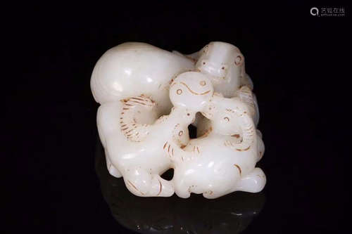 A HETIAN JADE CARVED SHEEP SHAPED PENDANT