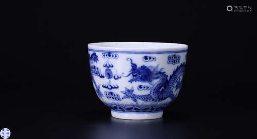 A WHITE&BLUE GLAZE DRAGON PATTERN BOWL