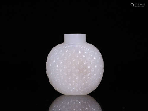 A HETIAN JADE CARVED MELON SHAPED SNUFF BOTTLE