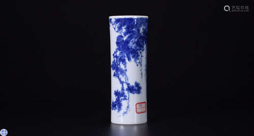 A WHITE&BLUE GLAZE FLOWER PATTERN PEN HOLDER