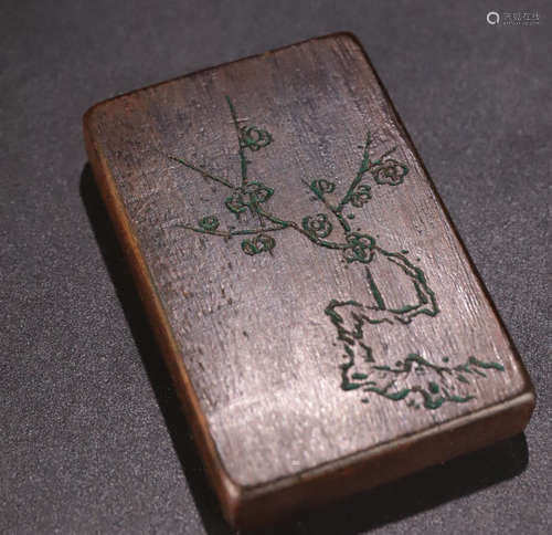 A CHENXIANG WOOD CARVED FLOWER PATTERN PENDANT