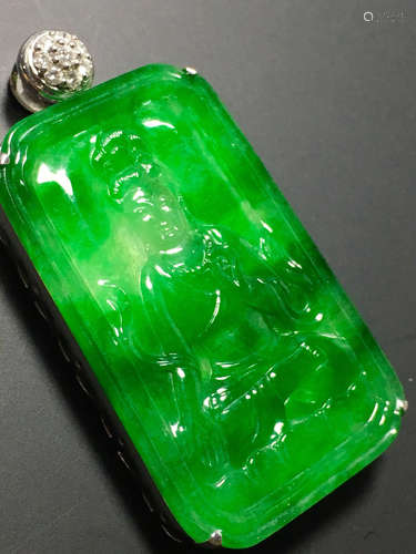 A GREEN JADEITE CARVED GUANYIN PENDANT, TYPE A