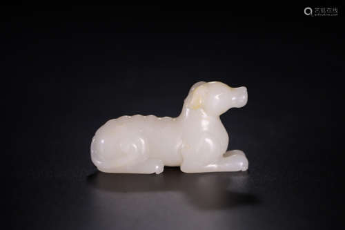 A HETIAN JADE CARVED DOG SHAPED PENDANT