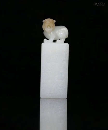 A HETIAN JADE CARVED BEAST SHAPED SEAL