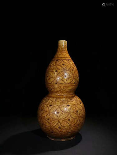 A JIZHOU YAO CASTED GOURD VASE