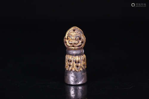 A TIBETAN GILT IRON CASTED LION SHAPED SEAL