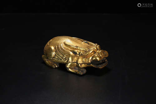 A GILT BRONZE CASTED BEAST SHAPED CENSER