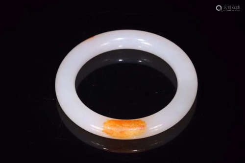 A HETIAN JADE CARVED SIMPLE CIRCLE BANGLE