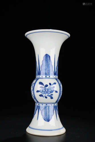 A WHITE&BLUE GLAZE FLOWER PATTERN GU VASE