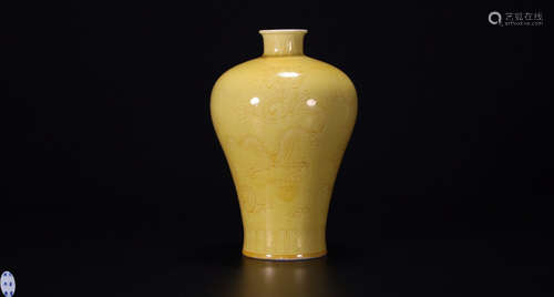 A GUAN YAO YELLOW GLAZE DRAGON PATTERN VASE